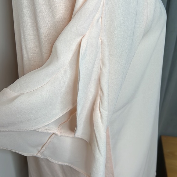 NWT LOFT Tulip or Flutter short sleeve tee in peach fuzz - size small pinkish - Picture 4 of 12